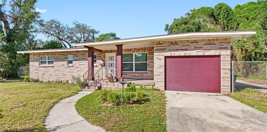 House in Brandon, Florida 3 bedrooms, 155.8 sq.m. № 1408769