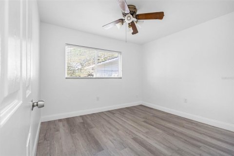 House in Brandon, Florida 3 bedrooms, 155.8 sq.m. № 1408769 - photo 10