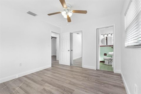 House in Brandon, Florida 3 bedrooms, 155.8 sq.m. № 1408769 - photo 7