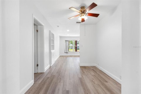 House in Brandon, Florida 3 bedrooms, 155.8 sq.m. № 1408769 - photo 6