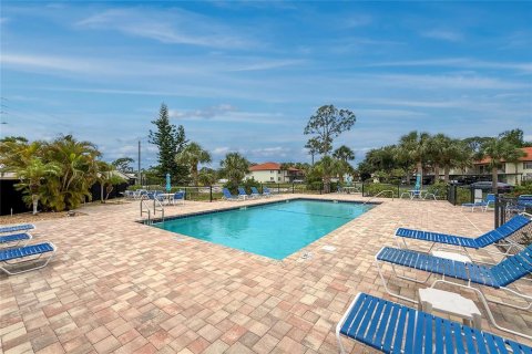 Copropriété à vendre à Englewood, Floride: 2 chambres, 101.17 m2 № 2114429 - photo 3