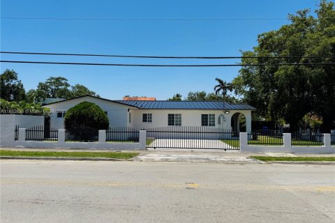 House in Miami, Florida 4 bedrooms, 164.44 sq.m. № 1874724 - photo 1