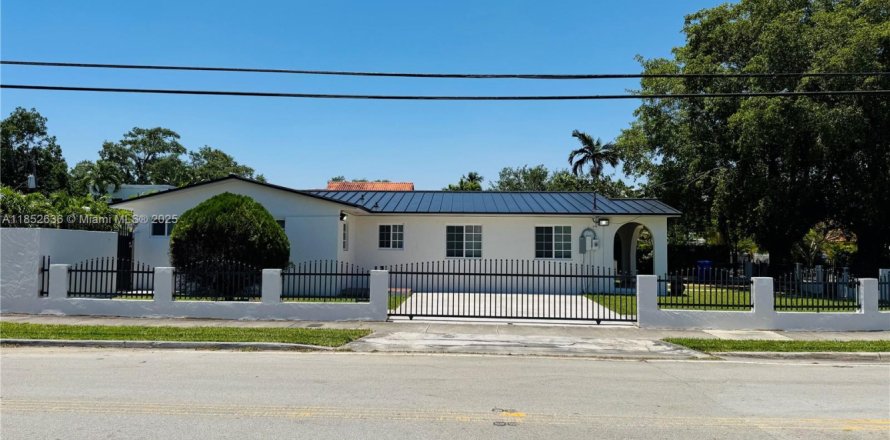 House in Miami, Florida 4 bedrooms, 164.44 sq.m. № 1874724