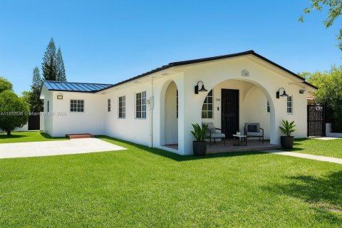 House in Miami, Florida 4 bedrooms, 164.44 sq.m. № 1874724 - photo 9