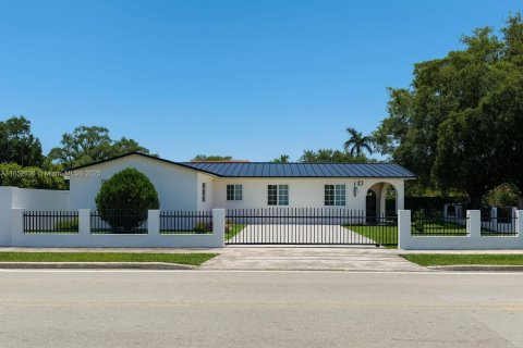 House in Miami, Florida 4 bedrooms, 164.44 sq.m. № 1874724 - photo 8