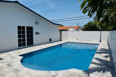 House in Miami, Florida 4 bedrooms, 164.44 sq.m. № 1874724 - photo 2