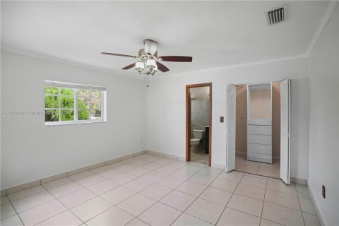 House in Miami, Florida 4 bedrooms, 164.44 sq.m. № 1874724 - photo 12