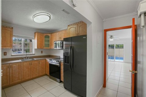 House in Miami, Florida 4 bedrooms, 164.44 sq.m. № 1874724 - photo 11