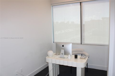 Commercial property in Aventura, Florida № 2077082 - photo 20