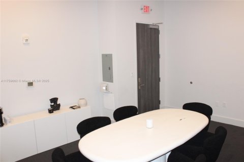 Commercial property in Aventura, Florida № 2077082 - photo 19