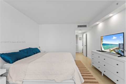 Condo in Hollywood, Florida, 1 bedroom  № 2064684 - photo 19