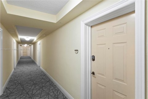 Condo in Hollywood, Florida, 1 bedroom  № 2064684 - photo 22