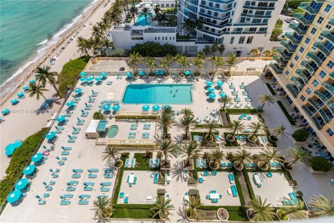 Condo in Hollywood, Florida, 1 bedroom  № 2064684 - photo 5