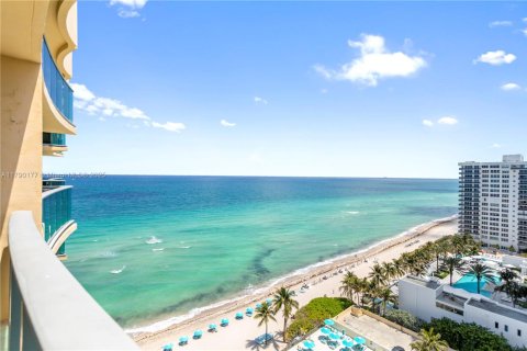 Condo in Hollywood, Florida, 1 bedroom  № 2064684 - photo 3