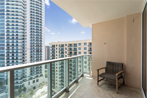 Condo in Hollywood, Florida, 1 bedroom  № 2064684 - photo 4