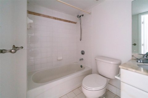 Copropriété à louer à Miami, Floride: 3 chambres, 114.46 m2 № 1881614 - photo 21