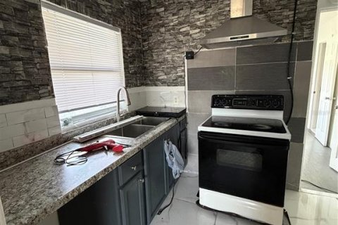 Commercial property in Orlando, Florida 3 bedrooms, 144.56 sq.m. № 2217366 - photo 11