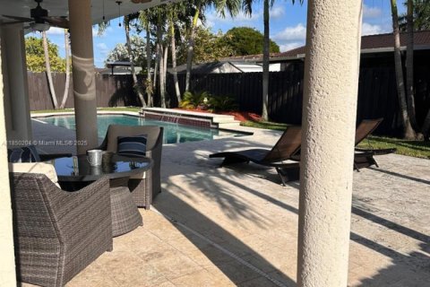 House in Miami, Florida 3 bedrooms, 191.84 sq.m. № 1855039 - photo 28