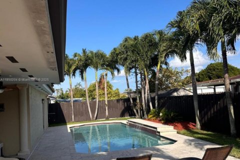 House in Miami, Florida 3 bedrooms, 191.84 sq.m. № 1855039 - photo 27