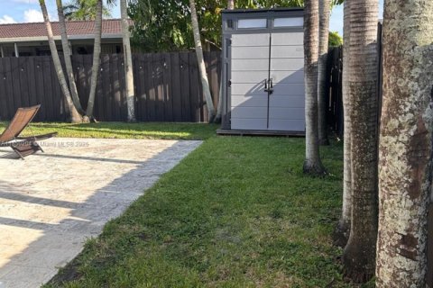 House in Miami, Florida 3 bedrooms, 191.84 sq.m. № 1855039 - photo 29