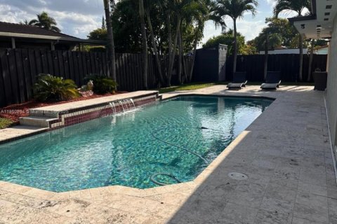 House in Miami, Florida 3 bedrooms, 191.84 sq.m. № 1855039 - photo 25