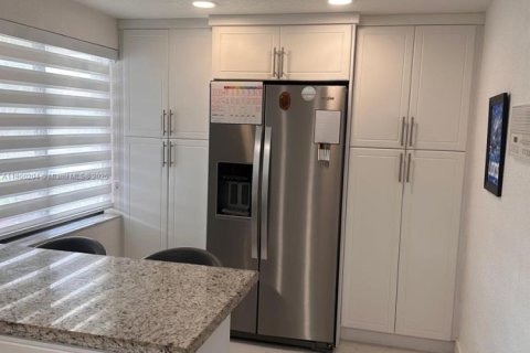 House in Miami, Florida 3 bedrooms, 191.84 sq.m. № 1855039 - photo 10