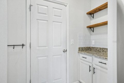House in Riverview, Florida 4 bedrooms, 276.85 sq.m. № 1809969 - photo 13