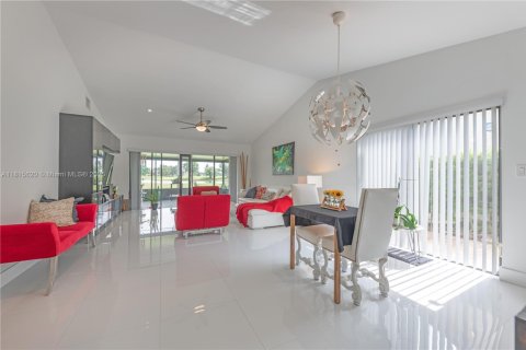 Casa en venta en Weston, Florida, 2 dormitorios, 181.72 m2 № 1768291 - foto 3