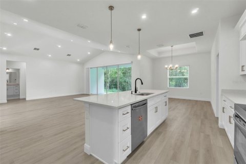 House in Fruitland Park, Florida 3 bedrooms, 185.8 sq.m. № 1881021 - photo 12