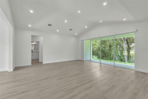 House in Fruitland Park, Florida 3 bedrooms, 185.8 sq.m. № 1881021 - photo 8
