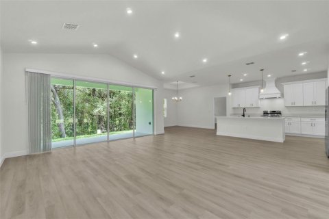 House in Fruitland Park, Florida 3 bedrooms, 185.8 sq.m. № 1881021 - photo 7