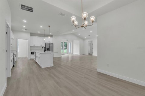 House in Fruitland Park, Florida 3 bedrooms, 185.8 sq.m. № 1881021 - photo 17