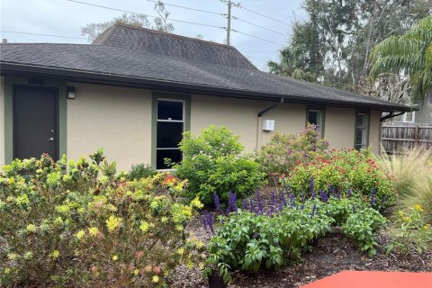 Commercial property in DeLand, Florida 89.19 sq.m. № 2109165