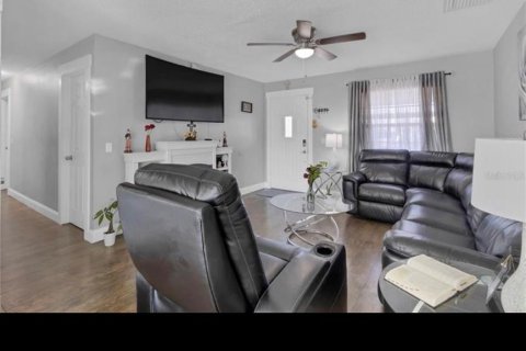 House in Apopka, Florida 3 bedrooms, 110.18 sq.m. № 1914304 - photo 7
