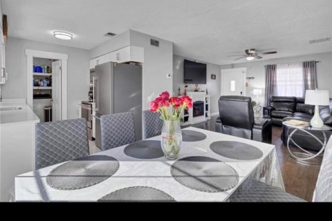 House in Apopka, Florida 3 bedrooms, 110.18 sq.m. № 1914304 - photo 6