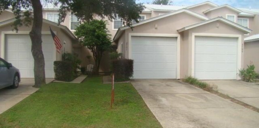 Townhouse in Navarre, Florida 3 bedrooms, 139.35 sq.m. № 590020