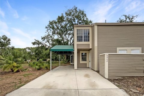 Condo in Tampa, Florida, 2 bedrooms № 2116086