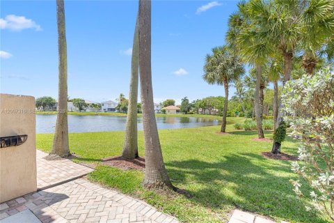 Adosado en venta en Pembroke Pines, Florida, 3 dormitorios, 160.35 m2 № 2073327 - foto 29