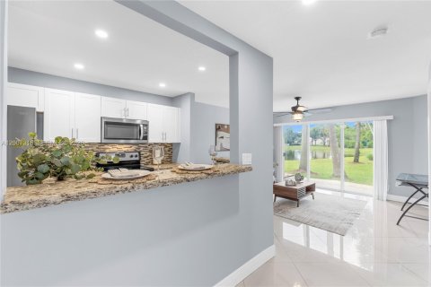 Adosado en venta en Pembroke Pines, Florida, 3 dormitorios, 160.35 m2 № 2073327 - foto 7