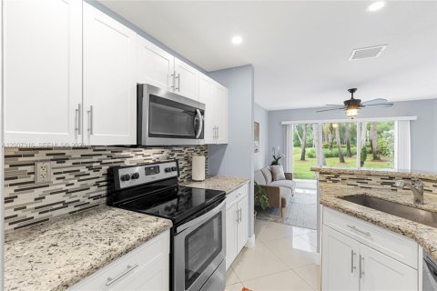 Adosado en venta en Pembroke Pines, Florida, 3 dormitorios, 160.35 m2 № 2073327 - foto 11
