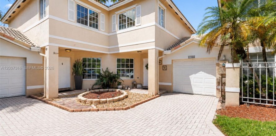 Adosado en Pembroke Pines, Florida 3 dormitorios, 160.35 m2 № 2073327