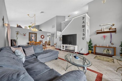 Casa en venta en Oviedo, Florida, 5 dormitorios, 225.1 m2 № 2385883 - foto 2