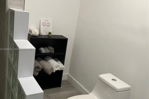 Propiedad comercial en venta en Miami, Florida, 310.76 m2 № 2034094 - foto 18