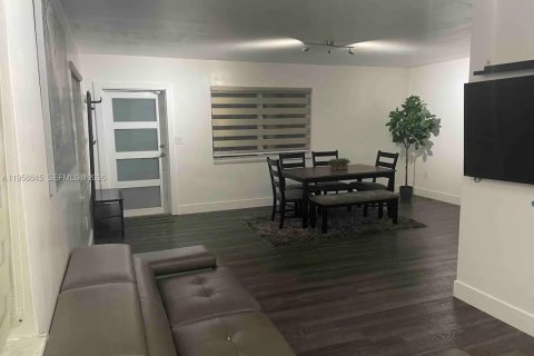 Propiedad comercial en venta en Miami, Florida, 310.76 m2 № 2034094 - foto 2