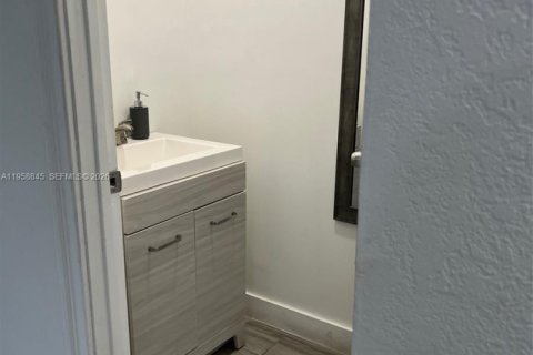 Propiedad comercial en venta en Miami, Florida, 310.76 m2 № 2034094 - foto 17