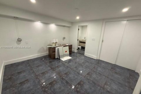 Propiedad comercial en venta en Miami, Florida, 310.76 m2 № 2034094 - foto 28