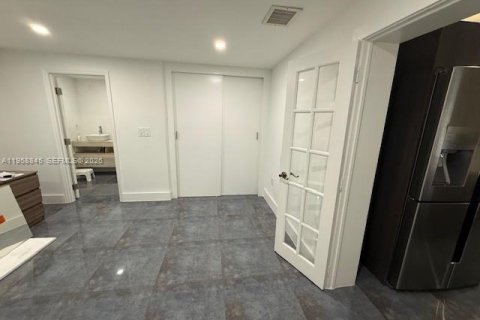 Propiedad comercial en venta en Miami, Florida, 310.76 m2 № 2034094 - foto 27