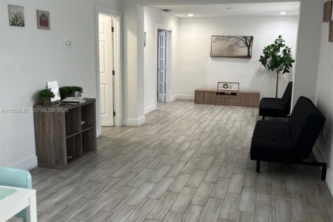 Propiedad comercial en venta en Miami, Florida, 310.76 m2 № 2034094 - foto 16