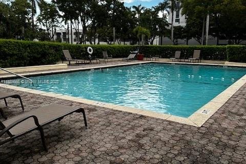 Condominio en venta en Miami, Florida, 2 dormitorios, 144.09 m2 № 1950053 - foto 2