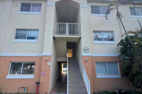 Condo à Hollywood, Floride, 2 chambres  № 2300122